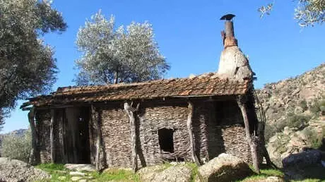Çit Ev Yapımını Anlattı Çit Ev Yapımını Anlattı