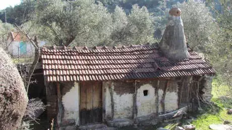 Çit Ev Yapımını Anlattı Çit Ev Yapımını Anlattı