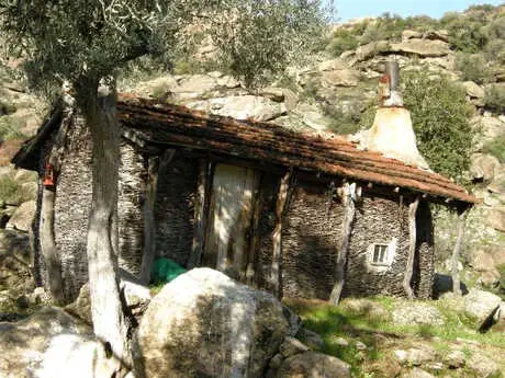 Çit Ev Yapımını Anlattı Çit Ev Yapımını Anlattı
