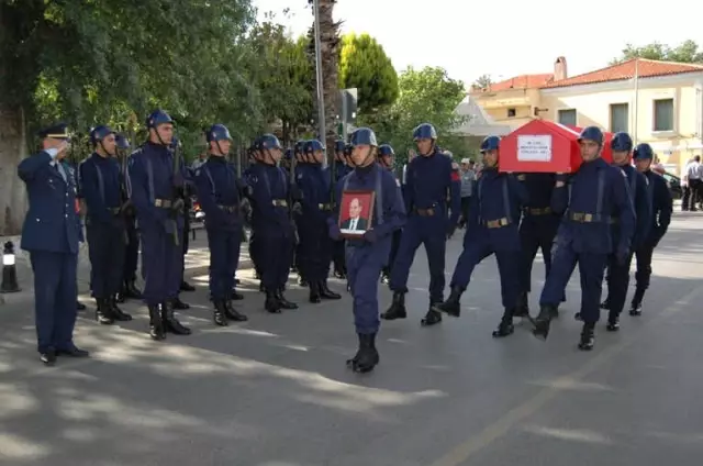 Emekli Tuğgeneral Akar, Askeri Törenle Uğurlandı