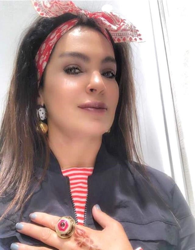 Esin Moralıoğlu, Pürüzsüz Bir Cilt İçin Yaptığı Photoshopla Rezil Oldu