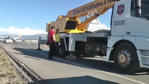Halk Otobüsü ile Hafif Ticari Araç Çarpıştı: 3 Ölü, 15 Yaralı