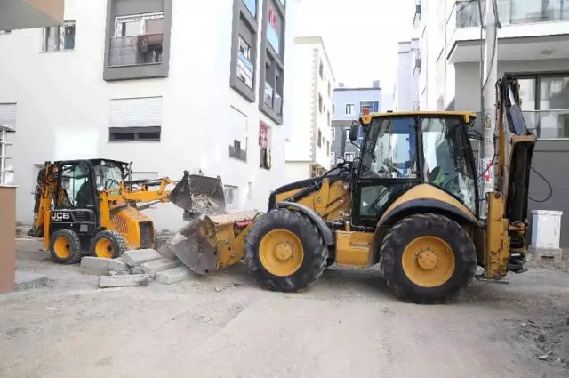 Karşıyaka Sokakları Yenileniyor