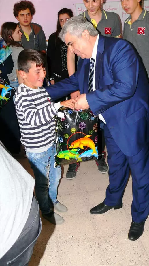 Tokat'ta Köy Okulundaki Öğrencilere Yardım