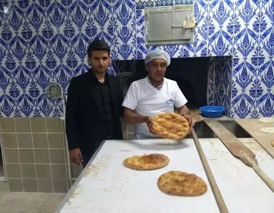Başkan Özden Beyaz Önlüğü Giydi ve Fırının Başına Geçti