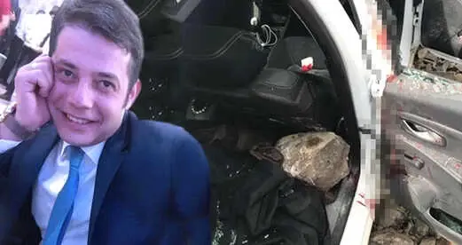Dağdan Kopan Kaya Parçası, Otomobil Sürücüsünü Ağır Yaraladı
