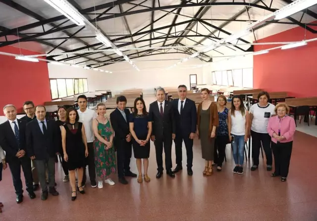 Ege Üniversitesi Merkez Kütüphanesi Yeni Okuma Salonuna Kavuştu Ege Üniversitesi Merkez Kütüphanesi Yeni Okuma Salonuna Kavuştu