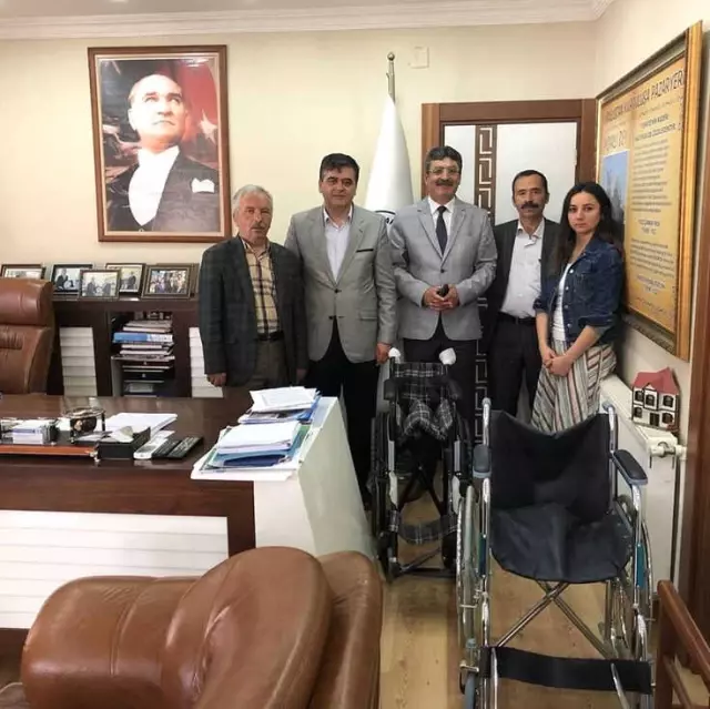 Hilmi Duralioglu Anadolu Lisesi'nden Yaşlılar Ev Derneğine Tekerlekli Sandalye