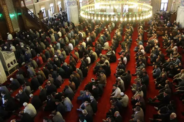 Ramazanın İlk Cuma Namazına Yoğun İlgi Ramazanın İlk Cuma Namazına Yoğun İlgi