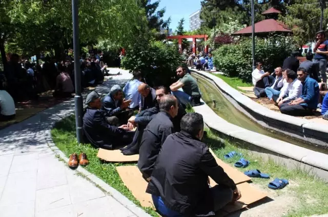 Ramazanın İlk Cuma Namazına Yoğun İlgi Ramazanın İlk Cuma Namazına Yoğun İlgi