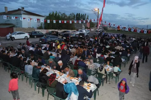 Tuşba Belediyesi'nin 'Kardeşlik Sofrasına' Yoğun İlgi