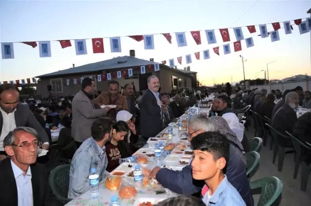 Tuşba Belediyesi'nin 'Kardeşlik Sofrasına' Yoğun İlgi Tuşba Belediyesi'nin 'Kardeşlik Sofrasına' Yoğun İlgi