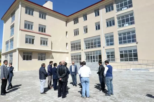 Vali Azizoğlu, İnşaatı Devam Eden Okulları İnceledi Vali Azizoğlu, İnşaatı Devam Eden Okulları İnceledi