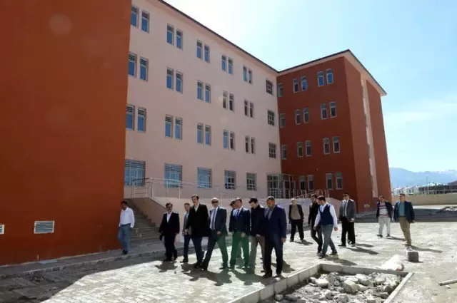 Vali Azizoğlu, İnşaatı Devam Eden Okulları İnceledi Vali Azizoğlu, İnşaatı Devam Eden Okulları İnceledi