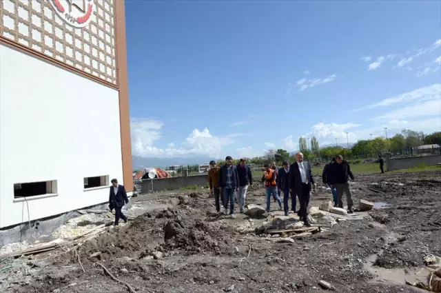 Vali Azizoğlu'nun Okul İnşaatı İncelemeleri