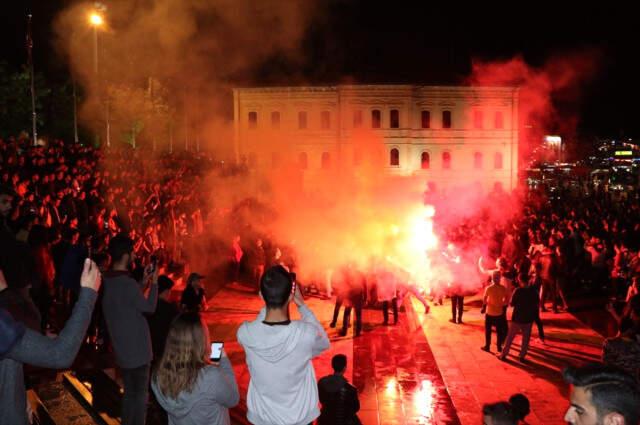 Galatasaray Şampiyon Oldu, Taraftar Sokaklara Döküldü