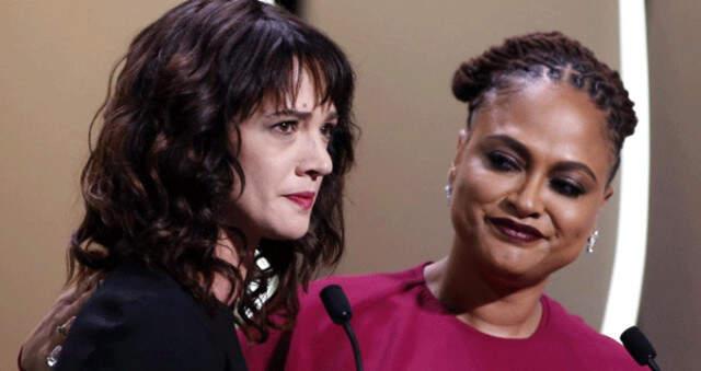 Geceye damga vuran olay! Sahneye çıkıp tecavüze uğradığını söyledi