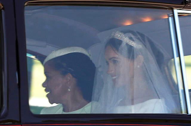 Meghan Markle ve Prens Harry'nin Öpüşme Anı Coşkuyla kutlandı