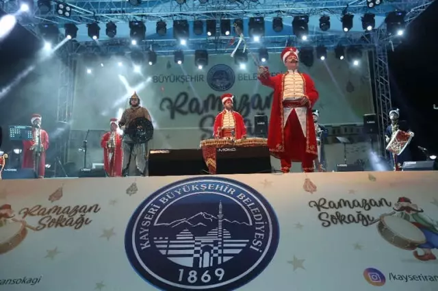 Yıldız ve Çelik'ten Ramazan Sokağı Gezisi
