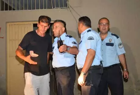 Eve Giren Hırsız, Ev Sahibini Bıçaklayıp Kaçtı
