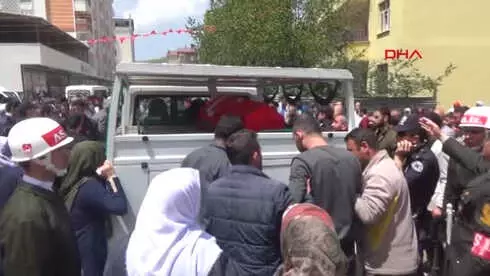 Muş Şehit Asteğmen, Muş'ta Gözyaşlarıyla Toprağa Verildi Muş Şehit Asteğmen, Muş'ta Gözyaşlarıyla Toprağa Verildi