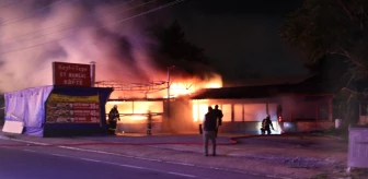 Sahur Vakti Çıkan Yangın Restoranı Kül Etti