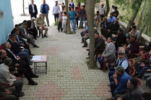 Yazla Köylülerinin Vali Yıldırım'dan Ceviz Yetiştiriciliği Talebi Yazla Köylülerinin Vali Yıldırım'dan Ceviz Yetiştiriciliği Talebi