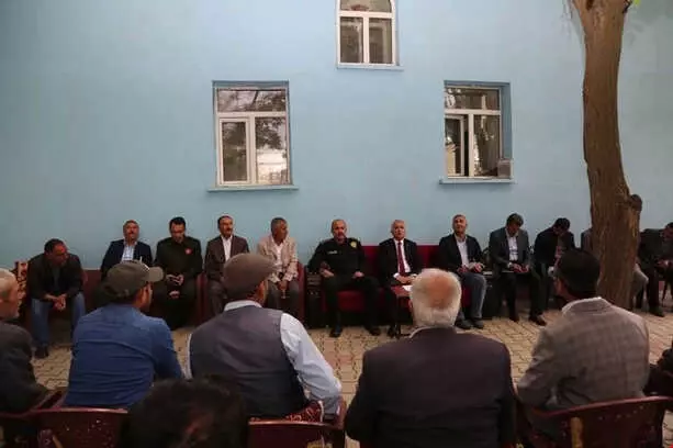 Yazla Köylülerinin Vali Yıldırım'dan Ceviz Yetiştiriciliği Talebi Yazla Köylülerinin Vali Yıldırım'dan Ceviz Yetiştiriciliği Talebi