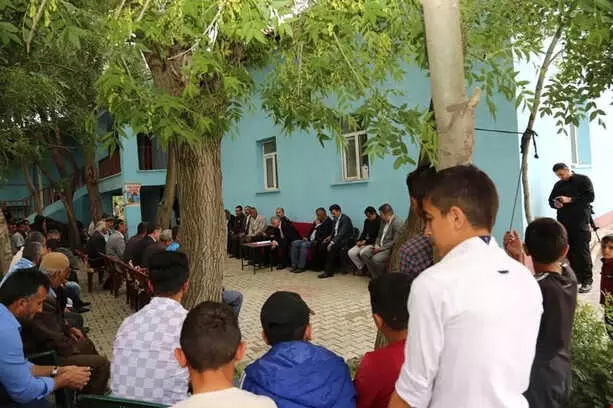 Yazla Köylülerinin Vali Yıldırım'dan Ceviz Yetiştiriciliği Talebi Yazla Köylülerinin Vali Yıldırım'dan Ceviz Yetiştiriciliği Talebi