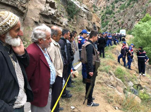 Artvin'de Otomobil, Çoruh Nehrine Uçtu: 1 Kişinin Cesedi Çıkarıldı, 2 Kişi Kayıp