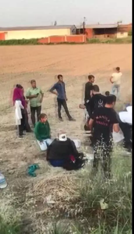 Manisa'da Tarım İşçilerini Taşıyan Minibüs Devrildi: 12 Yaralı