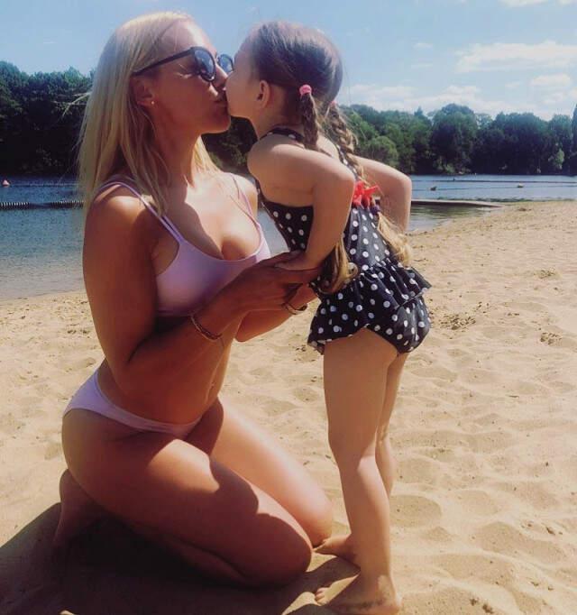 Meryem Uzerli'nin Kızıyla Dudak Dudağa Fotoğrafı Eleştiri Yağmuruna Tutuldu
