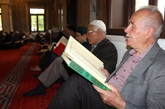 Ramazan Ayının 14 Asırlık 'Mukabele' Geleneği Ramazan Ayının 14 Asırlık 'Mukabele' Geleneği