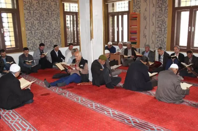 Ramazan Ayının 14 Asırlık 'Mukabele' Geleneği Ramazan Ayının 14 Asırlık 'Mukabele' Geleneği