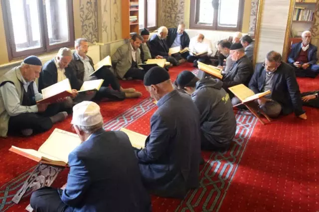 Ramazan Ayının 14 Asırlık 'Mukabele' Geleneği Ramazan Ayının 14 Asırlık 'Mukabele' Geleneği