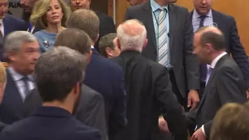 Zuckerberg Özür Diledi - Brüksel Zuckerberg Özür Diledi - Brüksel