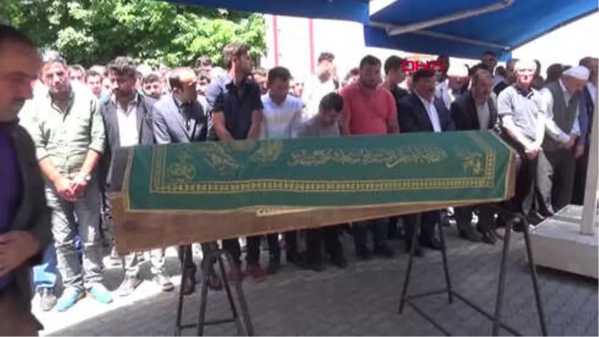 Artvin Artvin'deki Kazada Ölen 2 Kişi Toprağa Verildi