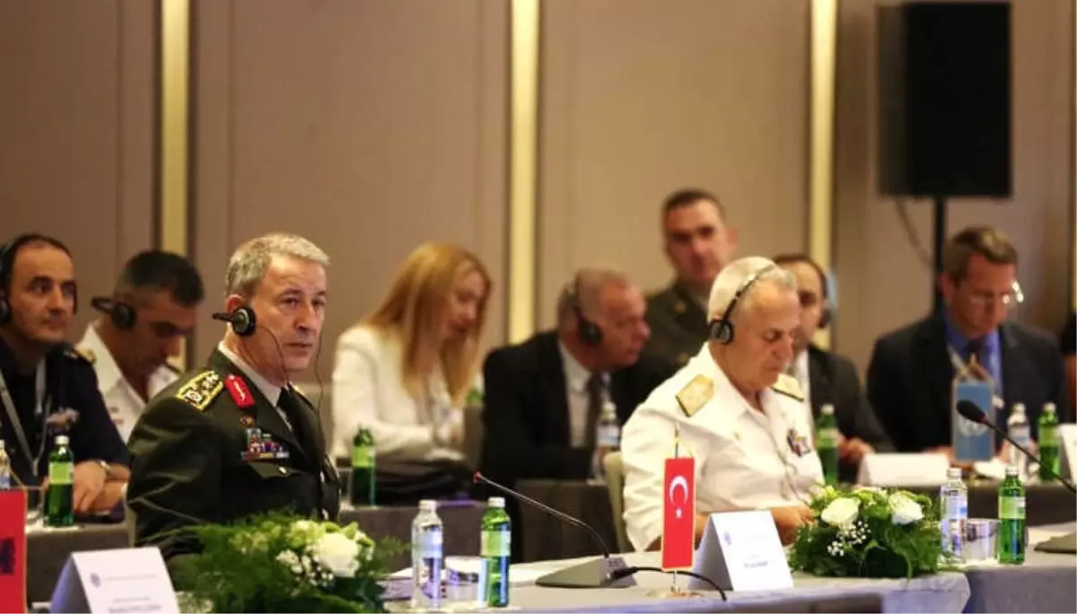 Genelkurmay Başkanı Akar Belgrad'da