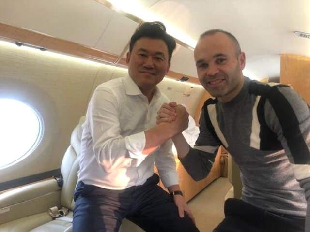 İspanyol Futbolcu Andres Iniesta Japonya'nın Vissel Kobe Takımına Transfer Oldu