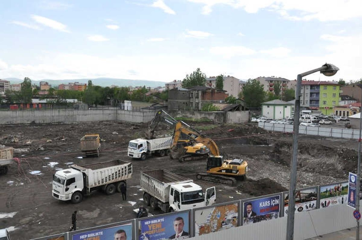 Kars'ta Sultan Alpaslan Külliyesi İnşaatı Hız Kesmeden Devam Ediyor