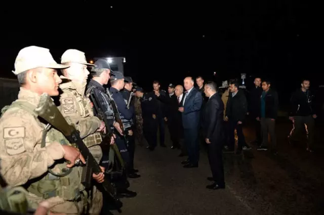 Vali Azizoğlu Askerlerle Birlikte İftar Açtı Vali Azizoğlu Askerlerle Birlikte İftar Açtı