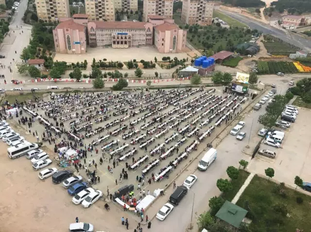 Tuzla'da 6 Bin Kişilik Gönül Sofrası Kuruldu