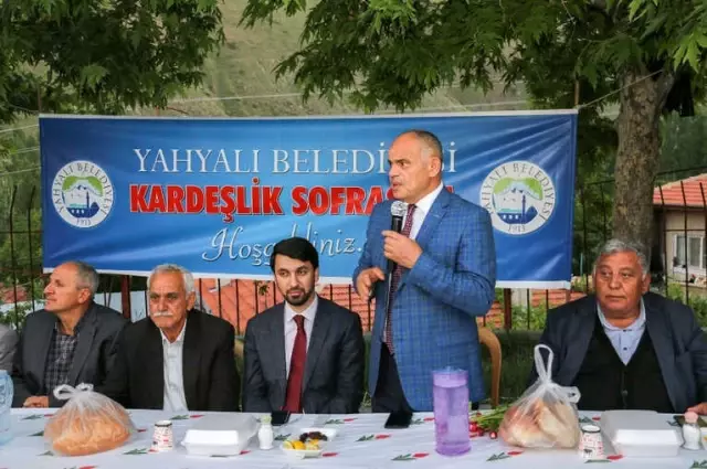 Yahyalı'da 'Kardeşlik Sofrası' Kirazlı Mahallesinde Kuruldu