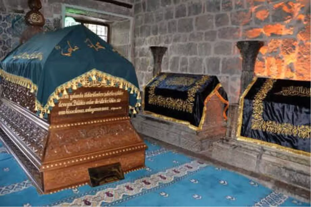 Diyarbakır'daki Sahabe Türbelerine Yeni Örtü Serildi