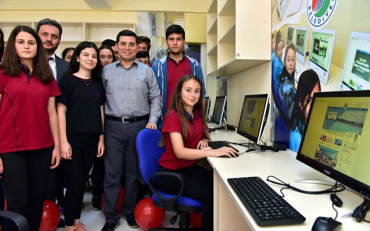 Kepez Belediyesi'nden Karatay Anadolu Lisesi'ne Bilişim Sınıfı