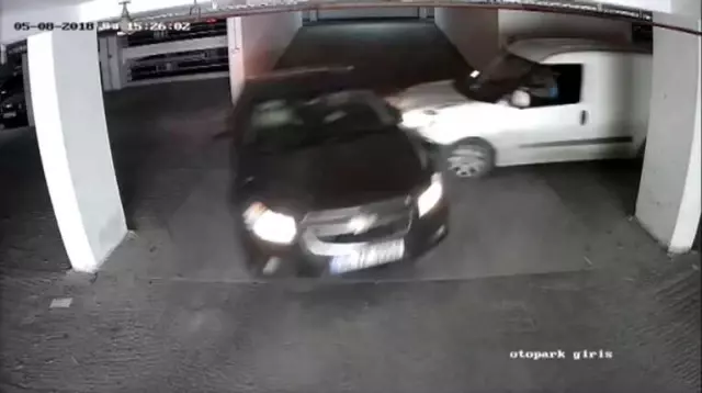 İstanbul'da Görünmez Trafik Kazaları Kamerada