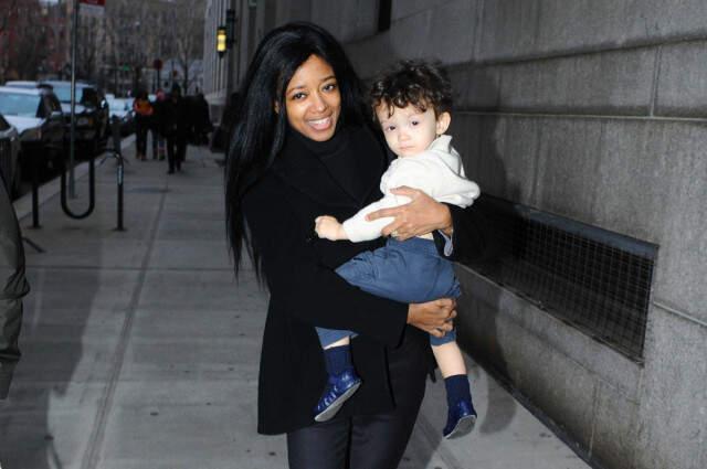 Ünlü Model Stephanie Adams, 7 Yaşındaki Oğlunu Balkondan Attıktan Sonra İntihar Etti