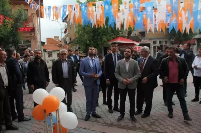AK Parti'nin Emet'teki Seçim Bürosu Dualarla Açıldı AK Parti'nin Emet'teki Seçim Bürosu Dualarla Açıldı