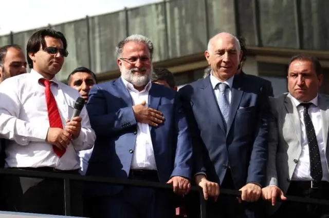 AK Parti Van Milletvekili Adaylarına Coşkulu Karşılama AK Parti Van Milletvekili Adaylarına Coşkulu Karşılama