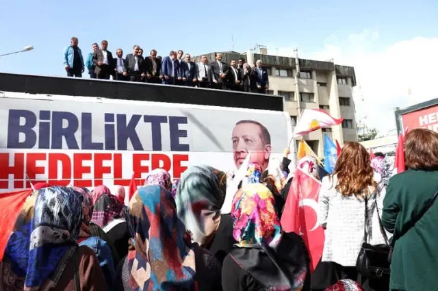 AK Parti Van Milletvekili Adaylarına Coşkulu Karşılama AK Parti Van Milletvekili Adaylarına Coşkulu Karşılama